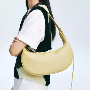 Chic Half-Moon Leather Crossbody Bag: Everyday Polish